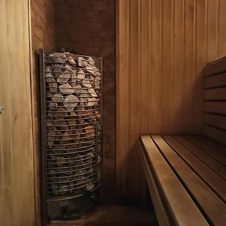 номер в доме у моря с бассейном