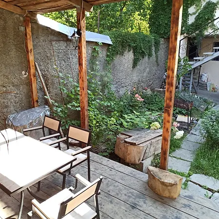 номер в доме у моря с бассейном Guest house