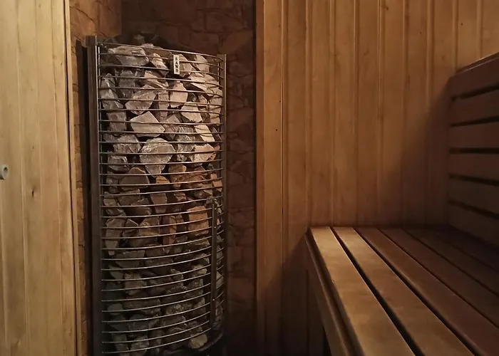 номер в доме у моря с бассейном