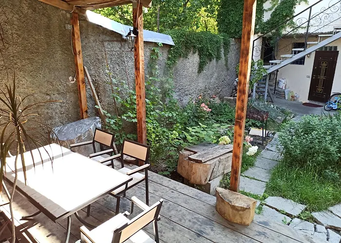 номер в доме у моря с бассейном Guest house